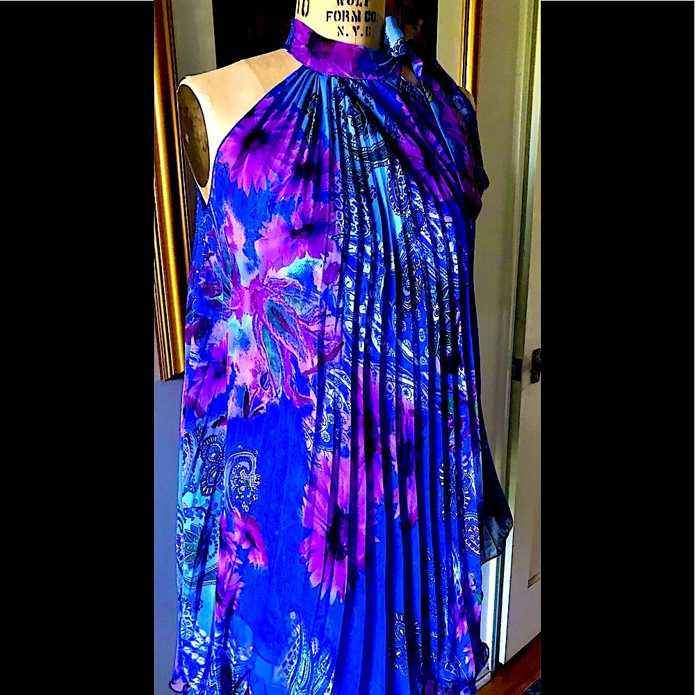 Brigt purple, high fashion floral dress 60s, 70s, 90s glamour party sexy! WOW